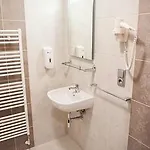 Hotel Vir ホテル