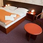 Hotel Vir ホテル