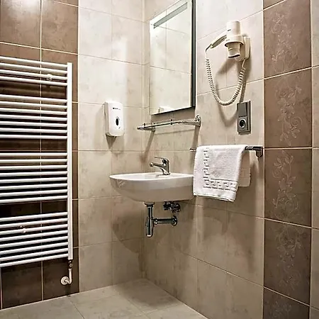 Hotel Vir ホテル