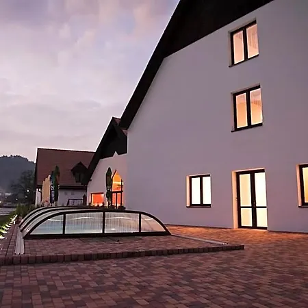 Hotel Vir ホテル Vír