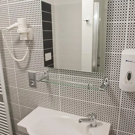 Szálloda Hotel Vir Vír