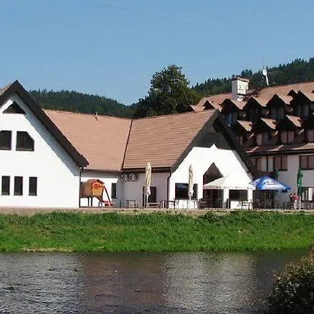 Hotel Vír 3*
